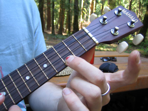 Galen demonstrates Digital Love on the ukulele. First chord.