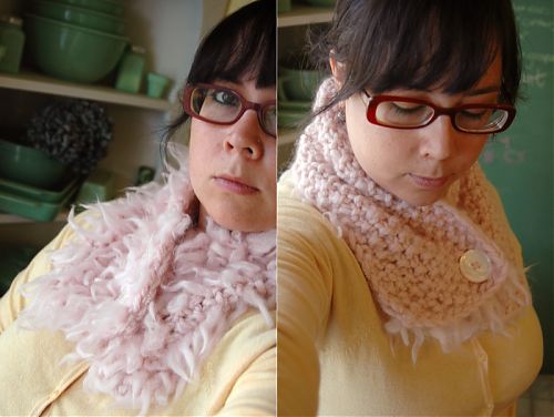 Fluffy scarf by nillakitty on craftster.