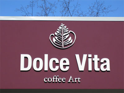A sign: Dolce Vita, coffee Art